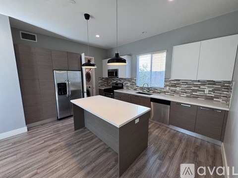 5646 Hazeltine Avenue 3 Beds Apartment for Rent