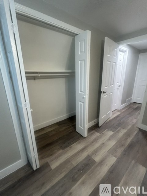 212 Oakwood Lane 3 Beds Apartment for Rent