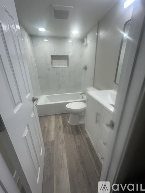 212 Oakwood Lane 3 Beds Apartment for Rent