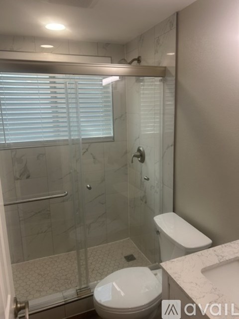 212 Oakwood Lane 3 Beds Apartment for Rent