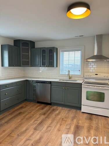779 Farmington Avenue 4 Beds Apartment for Rent