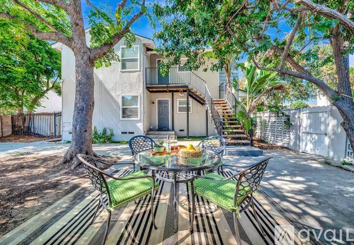 5551 Noble Ave 2 Beds Single Family Home for Rent - Photo gallery 2