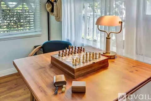 5551 Noble Ave 2 Beds Apartment for Rent