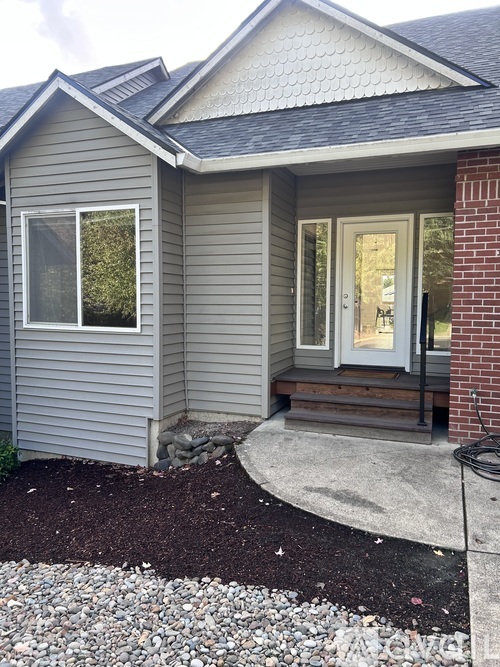 351 Northwest Meadows Drive 3 Beds Single Family Home for Rent - Photo gallery 1