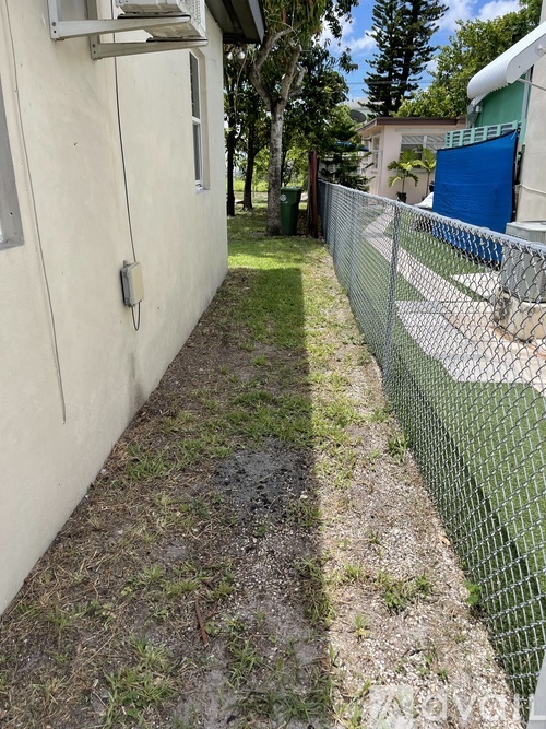 348 E 15th St 1 Single Family Home for Rent - Photo gallery 2