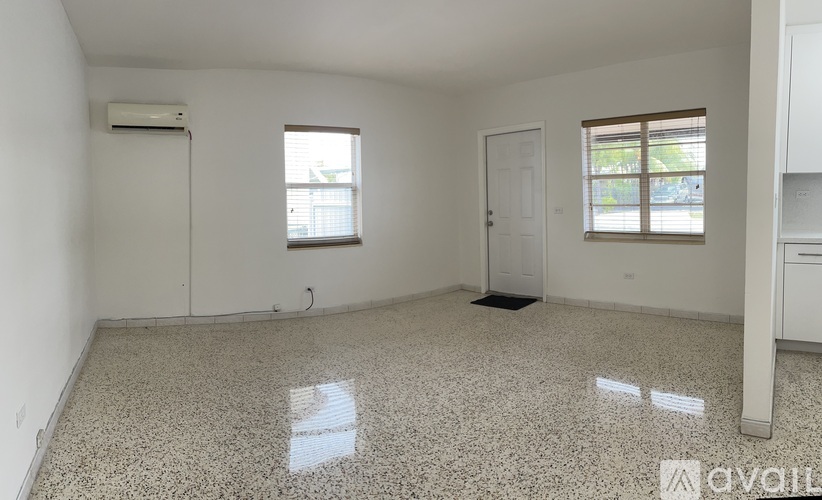 348 E 15th St 1 Single Family Home for Rent - Photo gallery 5