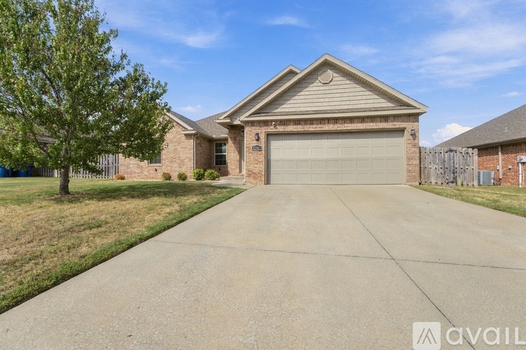 4204 Southwest Slate Lane 3 Beds Single Family Home for Rent - Photo gallery 1