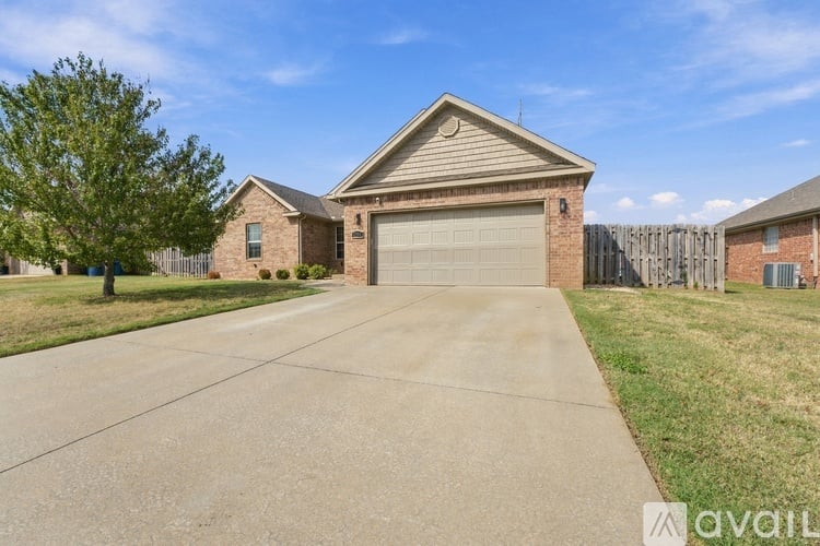 4204 Southwest Slate Lane 3 Beds Single Family Home for Rent - Photo gallery 2