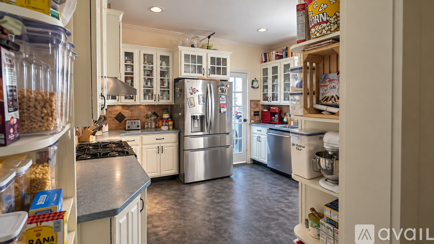 2022 West Kings Highway 2 Beds Single Family Home for Rent - Photo gallery 2