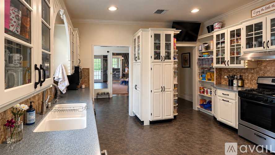 2022 West Kings Highway 2 Beds Single Family Home for Rent - Photo gallery 3