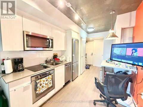 1812 - 105 CHAMPAGNE AVENUE 2 Beds Apartment for Rent