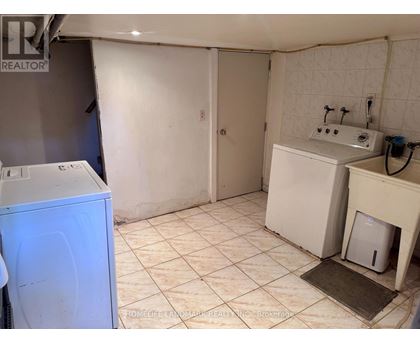 A laundry room with a washer and dryer.
