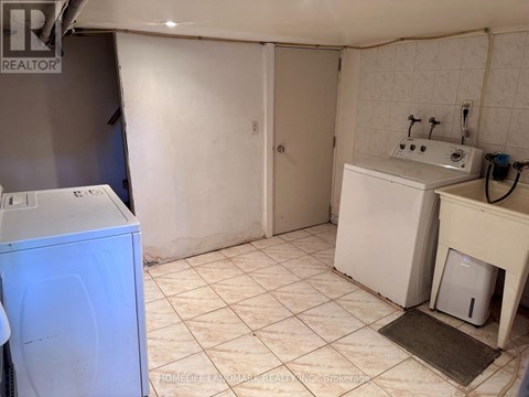 A laundry room with a washer and dryer.