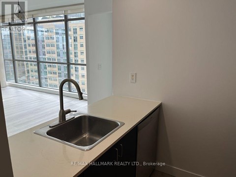 803 - 281 MUTUAL STREET 2 Beds Apartment for Rent
