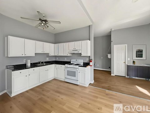 89 Lewis St 3 Beds Apartment for Rent