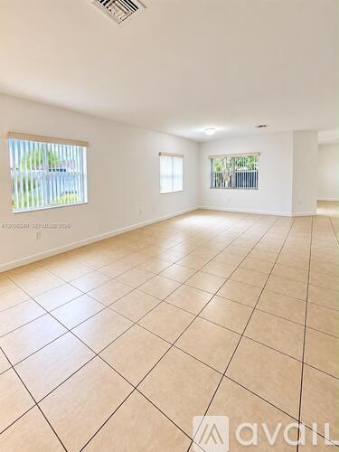 3663 NE 2nd Ct 5 Beds Single Family Home for Rent - Photo gallery 2