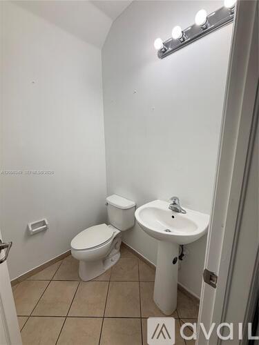 3663 NE 2nd Ct 5 Beds Single Family Home for Rent - Photo gallery 5