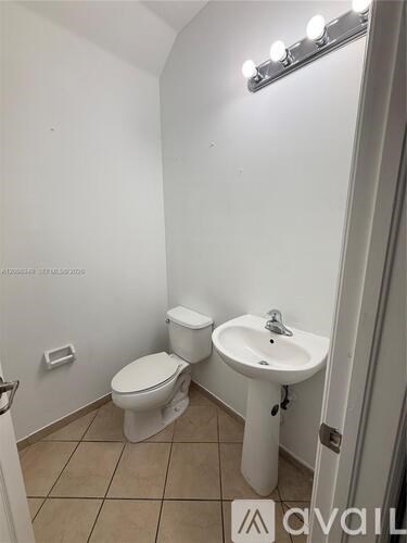3663 NE 2Nd Ct 5 Beds Apartment for Rent