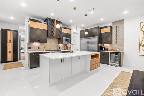 1137 NE Monroe St 3 Beds Apartment for Rent