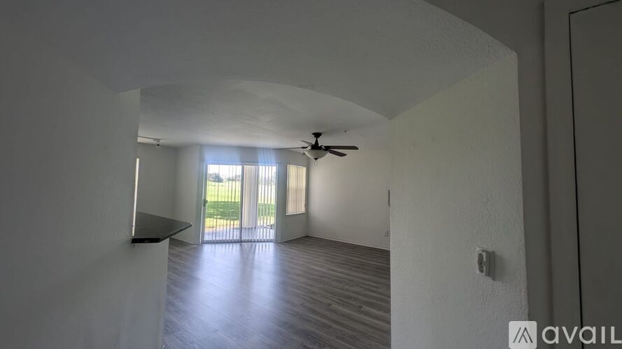 7340 Westpointe Blvd 1 Condo for Rent - Photo gallery 4