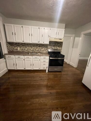 81 Kirtland St 2 Beds Apartment for Rent