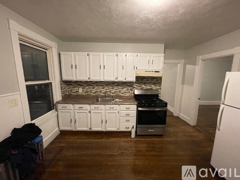 81 Kirtland St 2 Beds Apartment for Rent