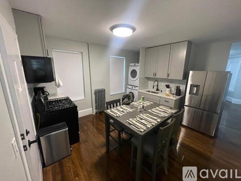81 Kirtland St 2 Beds Apartment for Rent