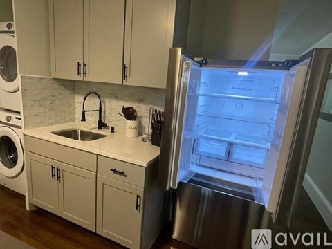 81 Kirtland St 2 Beds Apartment for Rent
