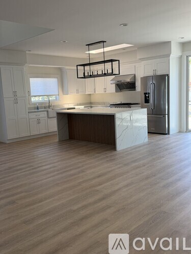 352 Palm Ave 3 Beds Apartment for Rent