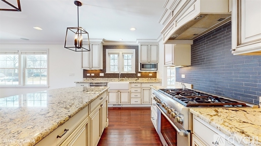 187 Forest St 4 Beds Single Family Home for Rent - Photo gallery 2