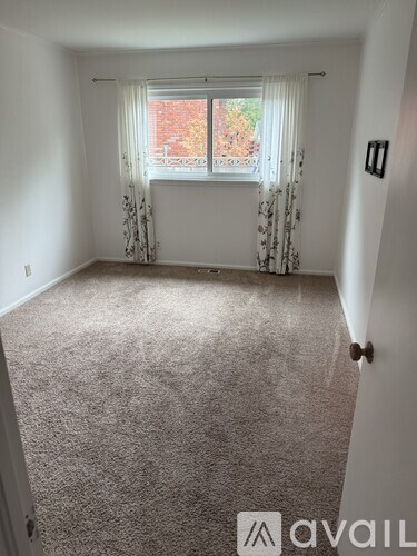 3919 East 60Th Street 3 Beds Apartment for Rent