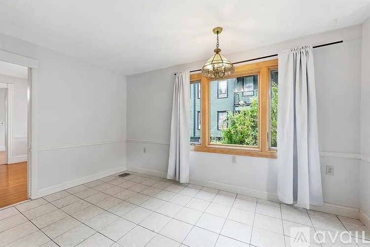 77 Firglade Avenue 4 Beds Single Family Home for Rent - Photo gallery 3