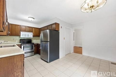77 Firglade Avenue 4 Beds Apartment for Rent
