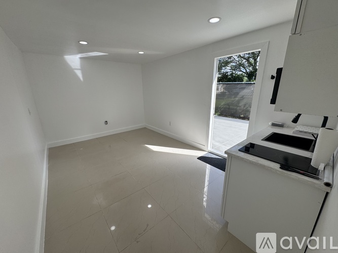 736 Northwest 8th Avenue 1 Apartment for Rent - Photo gallery 4