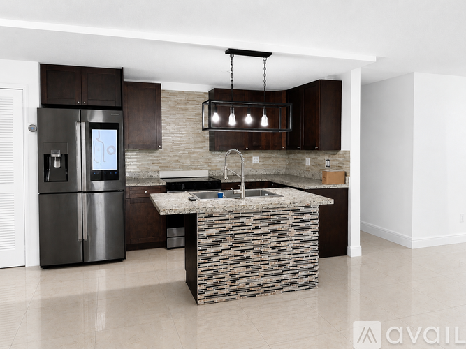 736 Northwest 8th Avenue 4 Beds Single Family Home for Rent - Photo gallery 2