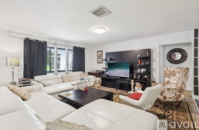 314 Northeast 85th Street 4 Beds Single Family Home for Rent - Photo gallery 1