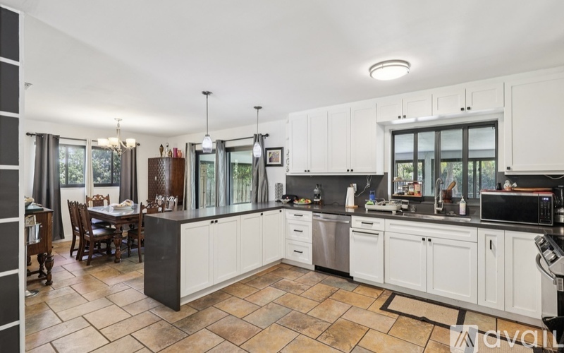 314 Northeast 85th Street 4 Beds Single Family Home for Rent - Photo gallery 3