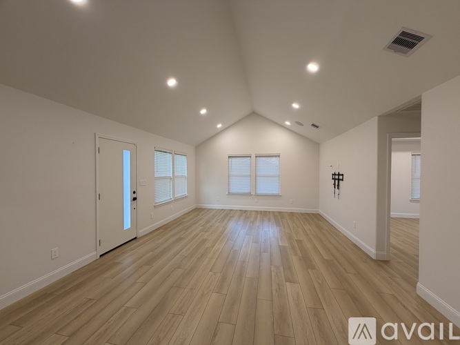 604 East 42nd Street 2 Beds Single Family Home for Rent - Photo gallery 4