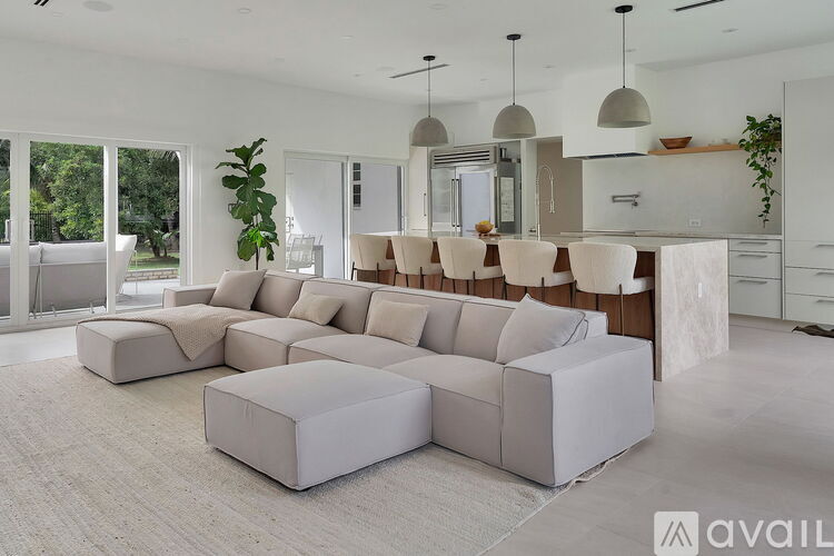 800 Northwest 9th Avenue 3 Beds Single Family Home for Rent - Photo gallery 1