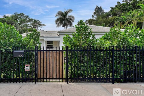 A house numbered 800 is surrounded by a black fence.