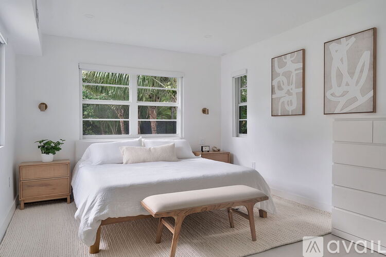 800 Northwest 9th Avenue 3 Beds Single Family Home for Rent - Photo gallery 5