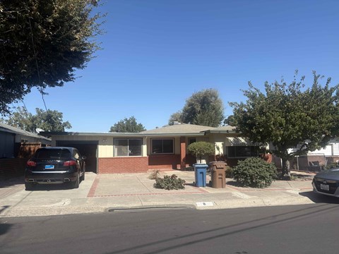 8 Water Ct 3 Beds Apartment for Rent