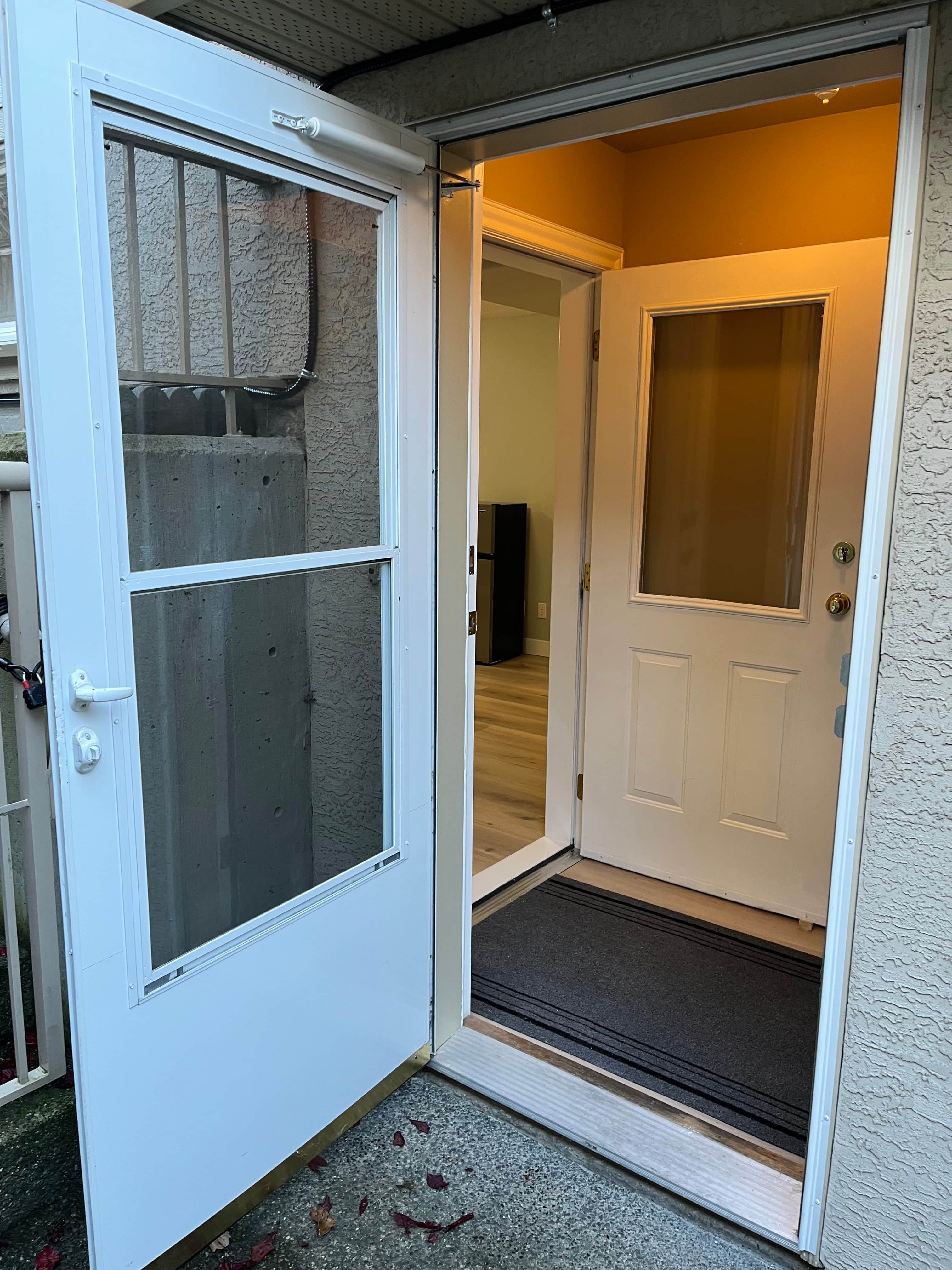 755 Rogers Ave Studio-3 Beds Apartment for Rent - Photo gallery 3