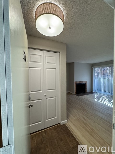 Sunset Boulevard Northeast 1 Apartment for Rent