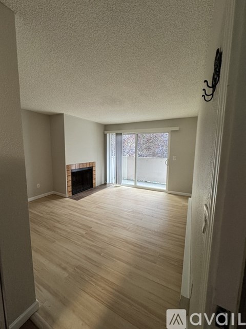 Sunset Boulevard Northeast 1 Apartment for Rent