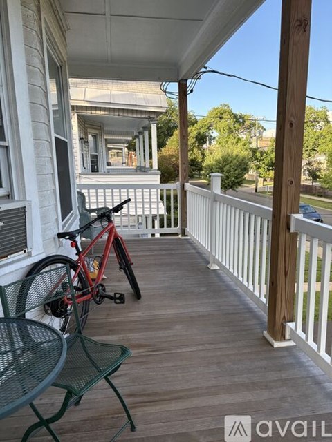 31 Hollywood Avenue 2 Beds Apartment for Rent