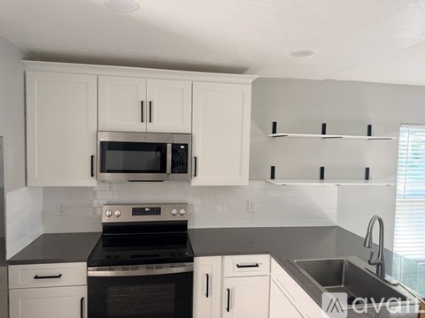 802 East North Bay Street 3 Beds Apartment for Rent