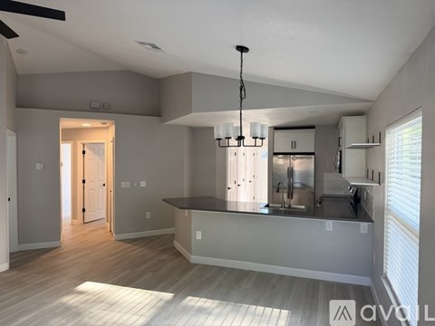 802 East North Bay Street 3 Beds Apartment for Rent