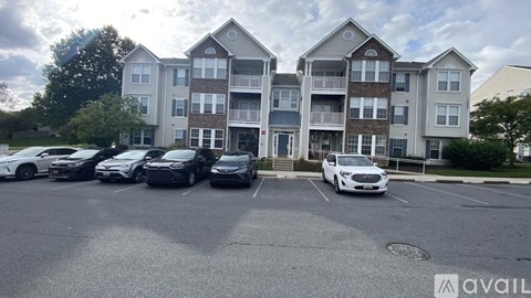 A parking lot with cars and a building in the background.