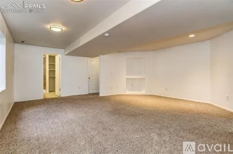 695 Snowpeak Ct 5 Beds Apartment for Rent